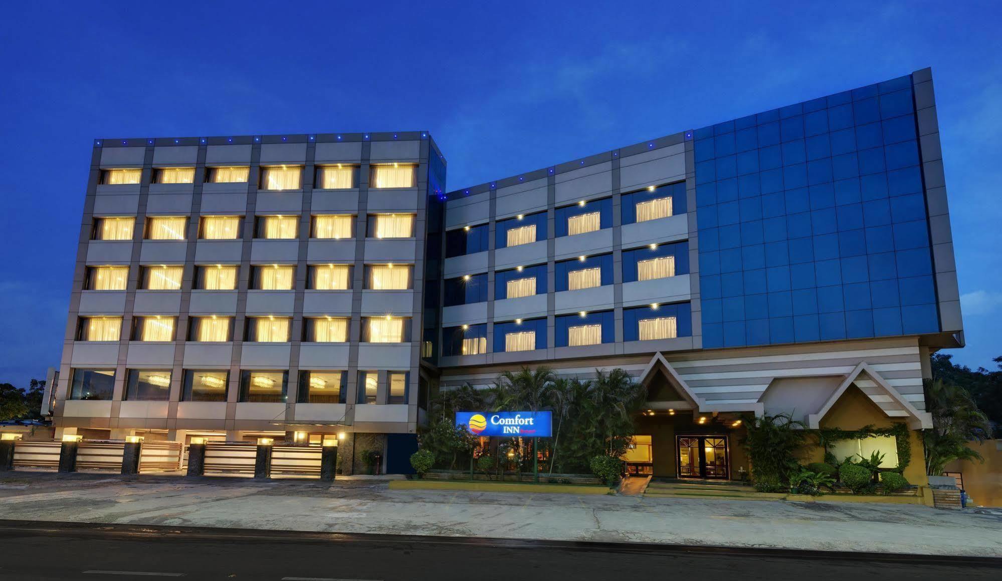 Comfort Inn Sunset Αχμπανταμπάντ Εξωτερικό φωτογραφία